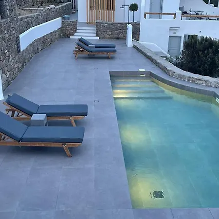 Biatriza's Summer Shelter